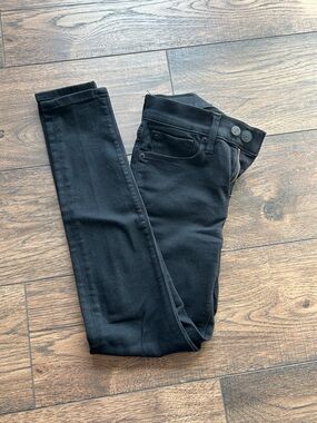 Women’s Black Mid-Rise Skinny Jeans